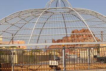 cage in the city hot spring