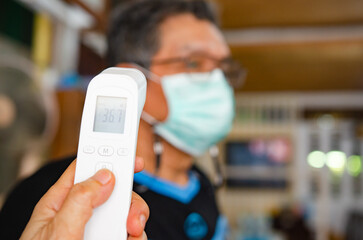 Body temperature screening during the Covid-19 period before entering the restaurant