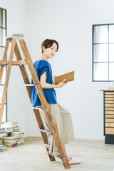 読書する女性