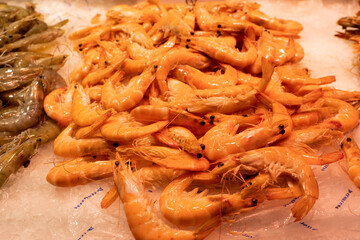 Garnelen verkauf in einer Theke