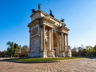 Fototapeta na wymiar The peace arch of Milan