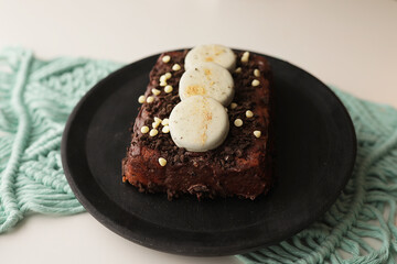 Génoise Chocolat & Oréo enrobés.