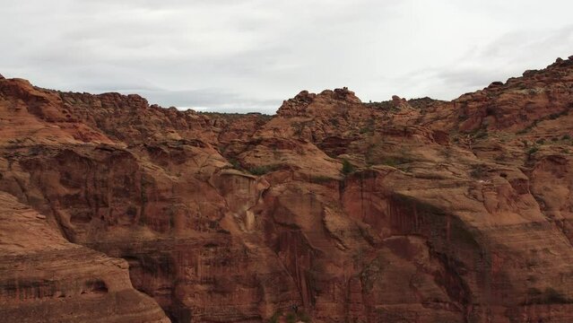 Beautiful reveal of the red rocks of Southern Utah