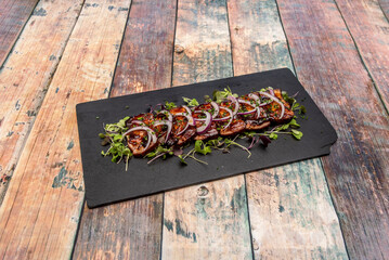 Bacon cooked at low temperature is juicy and crispy, with hardly any fat and with a surprising texture.