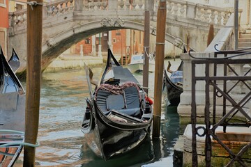 Gondola tipica imbarcazione di venezia
