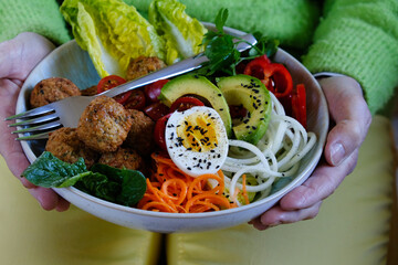 vegetables bowl with falafel and egg