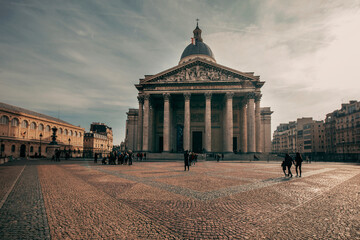 view of the pantheon in paris on an autumn day - obrazy, fototapety, plakaty