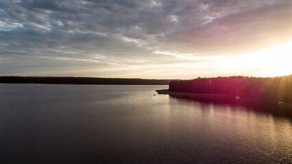 Mazury, żeglarstwo śródlądowe, dzieci na żaglach panorama jezior zachód słońca