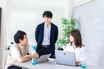 Fototapeta premium コンサルティング会社で働くビジネスパーソン