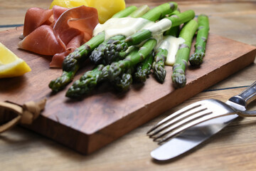 Green asparagus with Parma ham withe sauce hollandaise