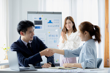 Business dealings and handshakes, startup company marketing team meetings, brainstorming sessions for implementation planning, management by new generations. The idea of opening a startup company.