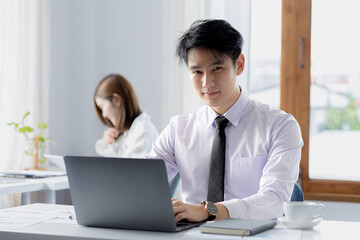White Asian male businessman, management of the new generation of executives, the establishment of start-up companies and the operation of the new generation. Startup business concept.