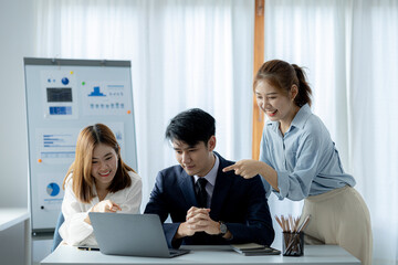 Marketing team meetings for startup companies, brainstorming meetings for implementation planning, management by new generations, marketing planning for startup companies. Opening a startup company.