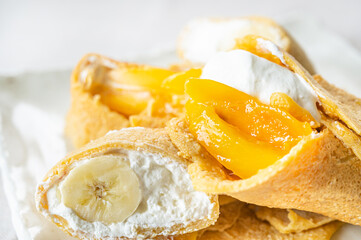 フレッシュマンゴーのオートミールクレープ