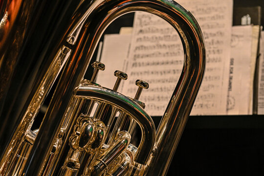 Bombardino or Eufonio, is an instrument perteneciente to the family of the viento metal.