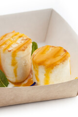 cheesecakes with fruit and sauce