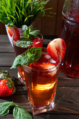 strawberry refreshing lemonade with mint