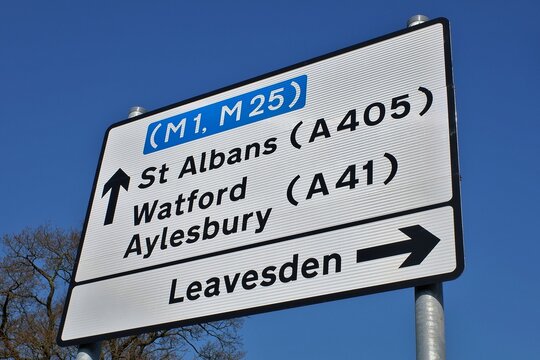 Sign for the M1, M25, St Albans A405, Watford Aylesbury (A41) and Leavesden