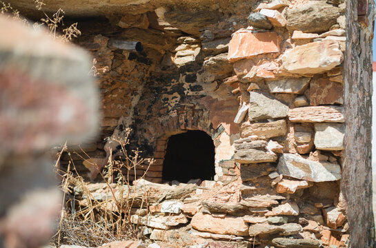 Local restaurant near the village of Saint Michalis on the island of Syros offers you fresh, local ingredients prepared in the old ovens and cooked to perfection