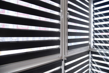 Obraz premium sunlight breaks through the blinds