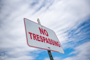 no trespassing signs