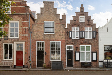 Fototapeta na wymiar Old small houses along the quay in the picturesque town of Veere in Zeeland.
