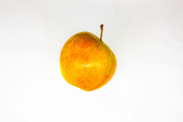 Manzana en fondo blanco