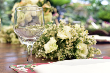 dining table, decorated with flowers, rustic atmosphere with wood and flowers