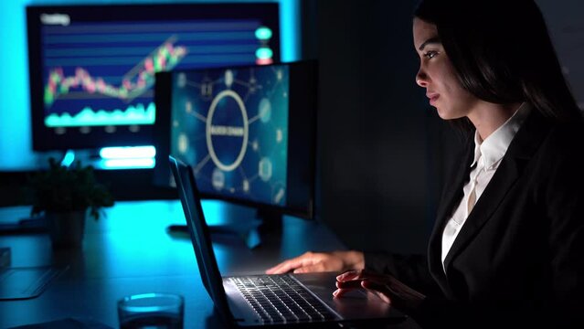 Smiling broker trading on binary option via laptop