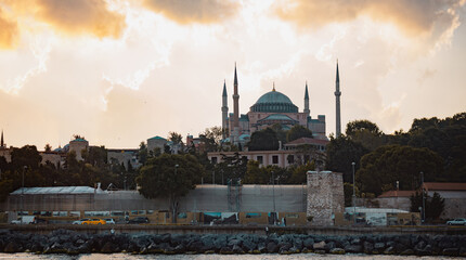 Obraz premium Panoramic photo taken from the river of a mosque (Hagia Sophia) backlit at sunset in Istanbul Turkey