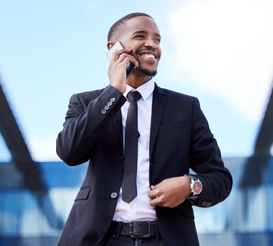 Ive Got The Business World On Speed Dial. Shot Of A Young Businessman Using A Phone In The City.