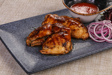 Grilled chicken with tomato sauce