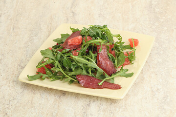 Duck salad with ruccola and grapefruit