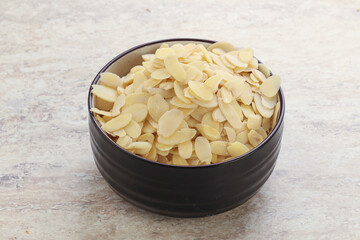 Almond nut slices for culinary