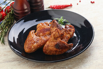 Roasted chicken wings with spicy sauce