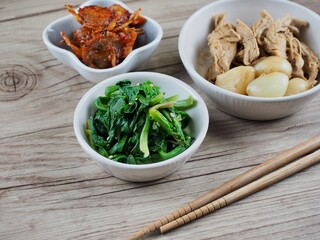 반찬, 시금치 무침, 닭가슴살 마늘 간장 조림, 게볶음