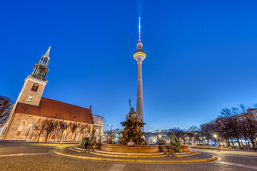 Fototapeta na wymiar The famous Alexanderplatz in Berlin with no people at dawn