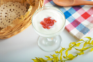 グラスに入ったヨーグルト