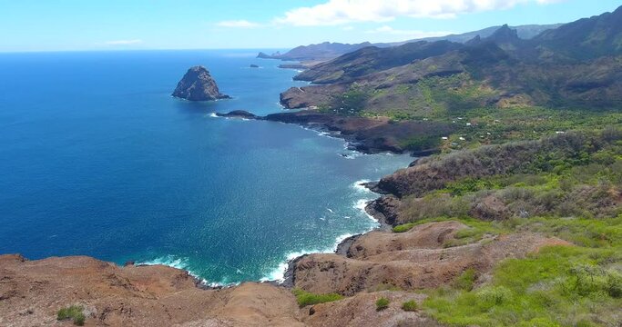 vue a&eacute;rienne de la vall&eacute;e de HOKATU sur l'ile de UA HUKA en polyn&eacute;sie francaise 