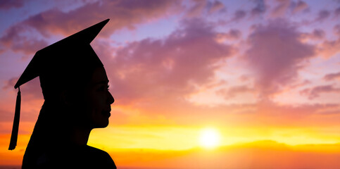 Side view Silhouette of university graduate woman in sunset sky - obrazy, fototapety, plakaty