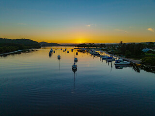 Fototapeta premium Sun rising over the waterfront