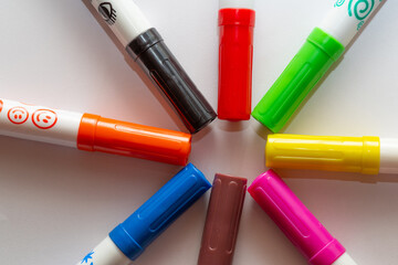 カラフルなペン