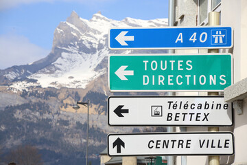 A40. Toutes Direction. Télécabine. Bettex. Centre-Ville. Panneau routier. Saint-Gervais-les-Bains. Haute-Savoie. Auvergne-Rhône-Alpes. Haute-Savoie. France.