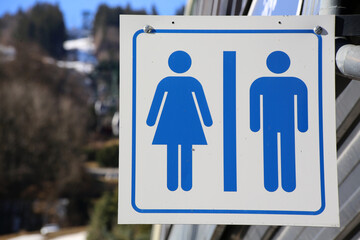 Toilettes publiques pour femmes et hommes. Saint-Gervais-les-Bains. Haute-Savoie....