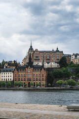 Fototapeta premium Blick auf das Ufer des Skinnarviksberget in Schweden