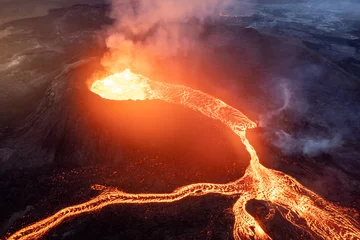 Fotobehang Toneelmening van lava in de Fagradalsfjall-vulkaan in IJsland © Florian Sngr/Wirestock Creators
