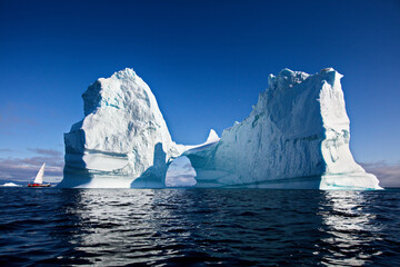 Beautiful landscape with large icebergs in the middle of the sea in Greenland - obrazy, fototapety, plakaty