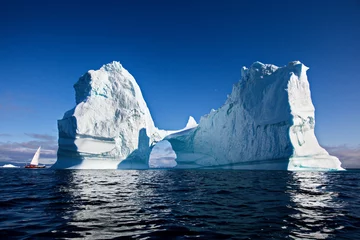 Fotobehang Beautiful landscape with large icebergs in the middle of the sea in Greenland © Alex254/Wirestock Creators