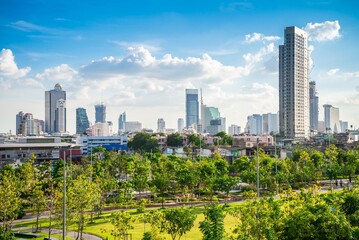 Obraz premium Beautiful green park in Bangkok city, Thailand. Nature and environmental in city concept.