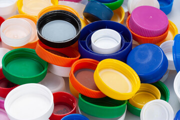 Multi-color plastic caps for recycling